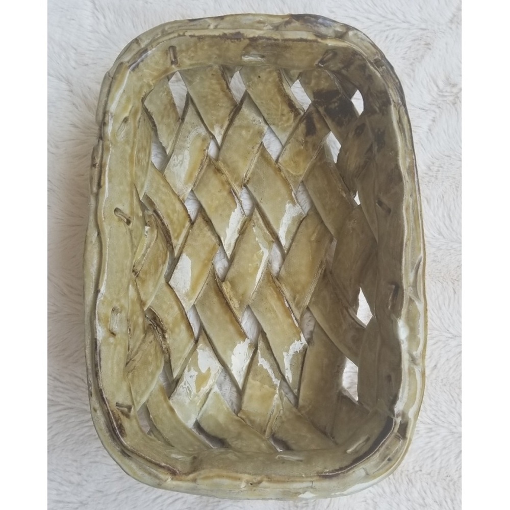 Ceramic basket weave dish
